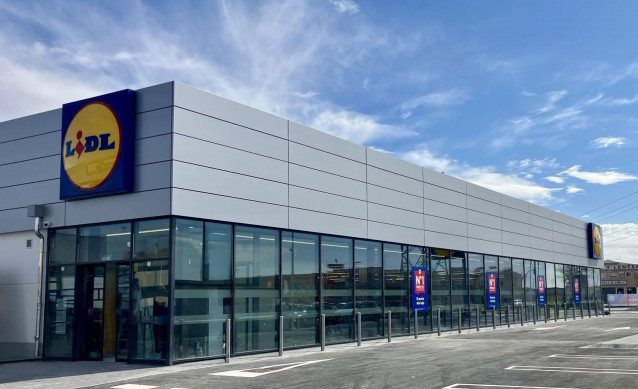 Nueva tienda Lidl. Lidl inaugurará 2 tiendas en octubre tras invertir cerca de 3,7 millones de euros  y crear más de 40 empleos.