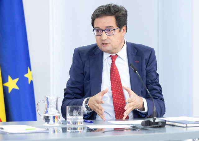 Archivo - El ministro de Transformación Digital y Función Pública, Óscar López, durante una rueda de prensa tras el Consejo de Ministros, a 29 de julio de 2025, en Madrid (España).