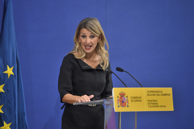 La vicepresidenta segunda y ministra de Trabajo y Economía Social, Yolanda Díaz, tras el encuentro con la comisión de expertos del Salario Mínimo Interprofesional (SMI)