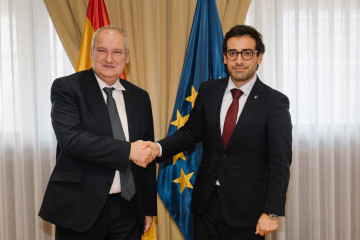 El ministro de Industria y Turismo, Jordi Hereu, y el vicepresidente ejecutivo y comisario de Prosperidad y Estrategia Industrial de la Comisión Europea, Stéphane Séjourné.
