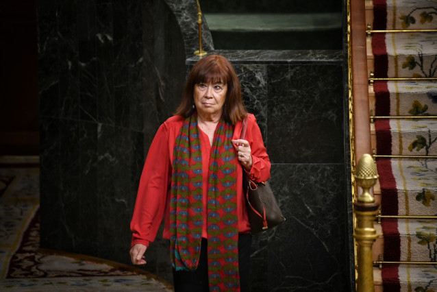 Archivo - La presidenta del PSOE, Cristina Narbona, a su llegada a una sesión plenaria en el Congreso de los Diputados, a 25 de marzo de 2025, en Madrid (España).