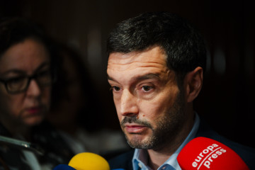El ministro de Derechos Sociales, Consumo y Agenda 2030, Pablo Bustinduy, atiende a los medios a su llegada a la celebración del 10º Aniversario de la Agenda 2030 ,  en la sede del Ministerio, a 30 