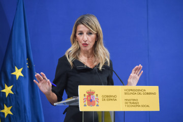La vicepresidenta segunda y ministra de Trabajo, Yolanda Díaz, durante una comparecencia tras un encuentro con la comisión de expertos del Salario Mínimo Interprofesional (SMI), en la sede del Mini