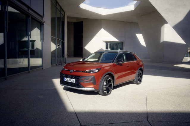 Archivo - Volkwagen pone a la venta la segunda generación del T-Roc Mild Hybrid en España desde 34.280 euros.