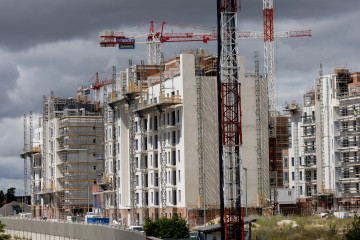Archivo - Obras en bloques de vivienda.