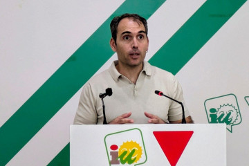 El coordinador general de IU Andalucía y diputado en el Congreso, Toni Valero, en rueda de prensa. Imagen de archivo.