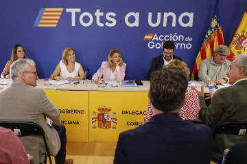 La vicepresidenta segunda del Gobierno y ministra de Trabajo, Yolanda Díaz, se reúne en València con alcaldes de municipios dana