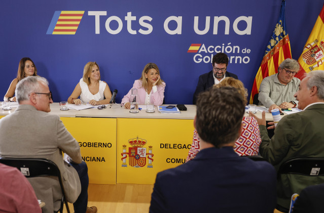La vicepresidenta segunda del Gobierno y ministra de Trabajo, Yolanda Díaz, se reúne en València con alcaldes de municipios dana
