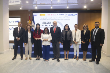 Autoridades de El Salvador resaltan ante empresarios españoles oportunidades de negocio de turismo y energía.