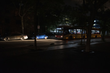 Archivo - Las calles de la ciudad sin luz durante el apagón, a 28 de abril de 2025, en Barcelona, Catalunya (España).