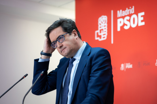 Archivo - El secretario general del PSOE de Madrid, óscar López, ofrece una rueda de prensa, en la sede del PSOE de Madrid, a 24 de febrero de 2025, en Madrid (España).