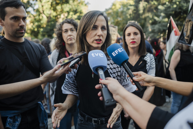 La secretaria general y diputada de Podemos, Ione Belarra, ofrece unas declaraciones a la prensa, antes de la movilización bajo el lema ‘Alto al genocidio contra el pueblo Palestino. Por el fin al comercio de armas y a las relaciones con Israel’.