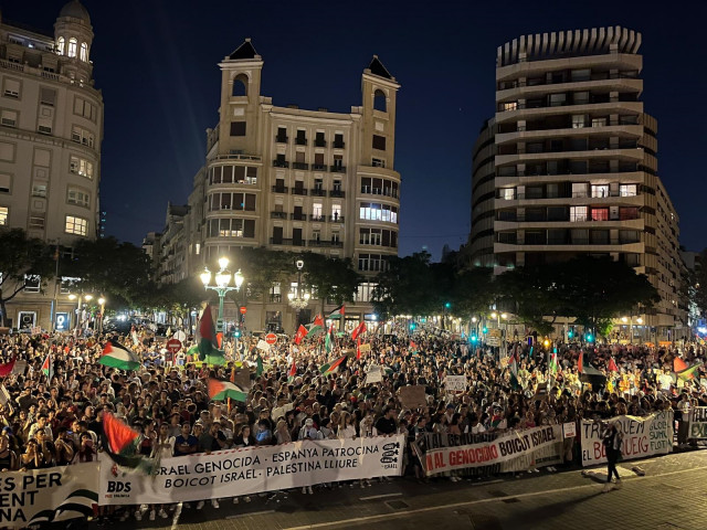 Manifestación en València para mostrar apoyo a Palestina y reclamar el embargo integral de armas a Israel.