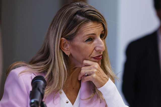 La vicepresidenta segunda del Gobierno y ministra de Trabajo y Economía Social, Yolanda Díaz, durante una rueda de prensa, en la Delegación del Gobierno, a 3 de octubre de 2025, en Valencia, Comunidad Valenciana (España).