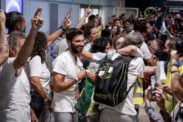 Llegada de los 21 ciudadanos españoles integrantes de la Sumud Global Flotilla al Aeropuerto Adolfo Suárez Madrid-Barajas, a 5 de octubre de 2025, en Madrid (España).