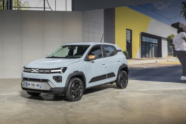 Dacia ofrecerá el Spring con un nuevo color a partir de 2026