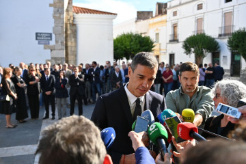 El presidente del Gobierno, Pedro Sánchez, en el funeral del expresidente de Extremadura, Guillermo Fernández Vara.
