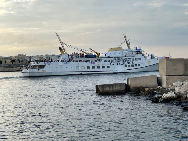 El barco 'Conscience', miembro de una flotilla que navega rumbo a Gaza