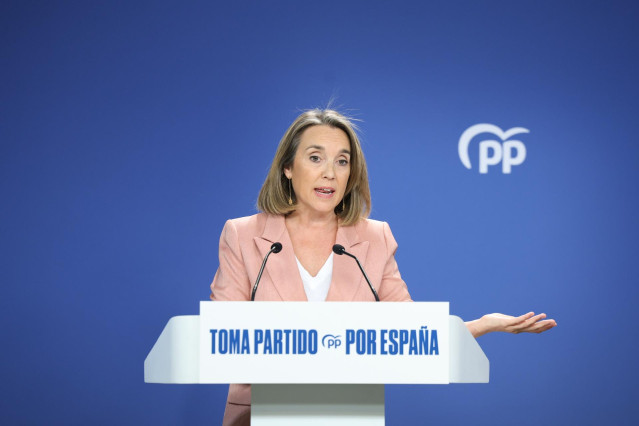 La vicesecretaria de Regeneración Institucional del Partido Popular y diputada, Cuca Gamarra, ofrece una rueda de prensa tras el Comité de Dirección del PP, a 6 de octubre de 2025, en Madrid (España). Gamarra ha anunciado que el Grupo Popular del Senado p