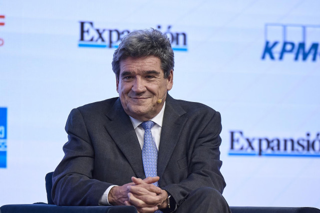 El Gobernador del Banco de España, José Luis Escribá, interviene en el XVI Encuentro Financiero del sector bancario, organizado por 'Expansión', KPMG, American Express y Cunef Universidad, en el auditorio El Beatriz, a 6 de octubre de 2025, en Madrid (Esp