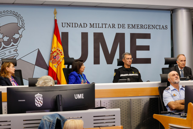 La ministra de Defensa, Margarita Robles, asiste a la presentación del programa Atlantis en el Cuartel General de la UME y visita al personal. Cuartel General de la UME.