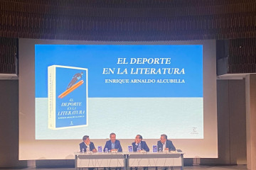 El abogado y magistrado del Tribunal Constitucional (TC) Enrique Arnaldo Alcubilla, ha presentado su nuevo libro 'El deporte en la literatura', en un acto celebrado en el Auditorio Mutua Madrileña.