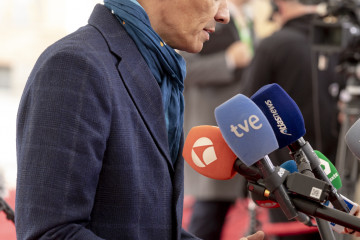 El presidente del Gobierno, Pedro Sánchez, atiende a los medios a su llegada a la Reunión informal de Jefes de Estado y de Gobierno de la Unión Europea, en Copenhague (Dinamarca).