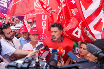 Archivo - El coordinador del área pública de CCOO, Lucho Palazzo, en una concentración de CCOO y UGT el pasado mes de julio por los incumplimientos del Gobierno con los funcionarios