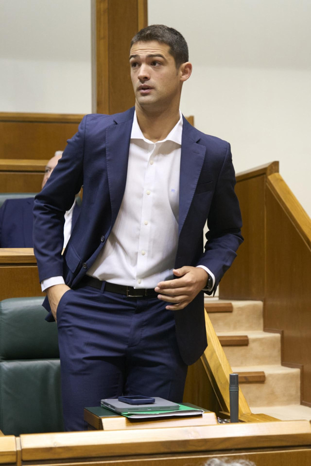El portavoz del PNV en el Parlamento Vasco, Joseba Díez Antxustegi,