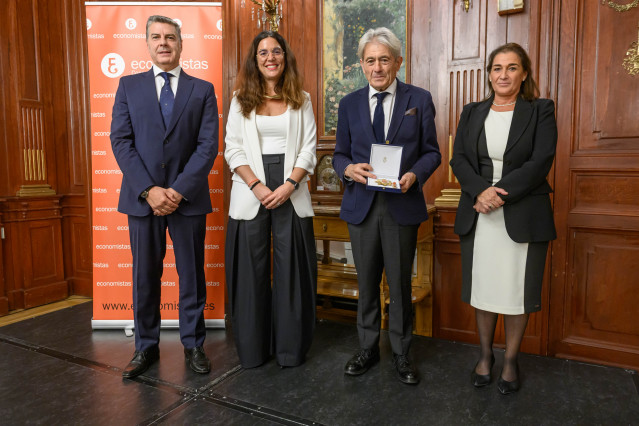El economista Valentín Pich Rosell, premio Gran Cruz al Mérito en el Servicio de la Economía 2025 del Consejo General de Economistas
