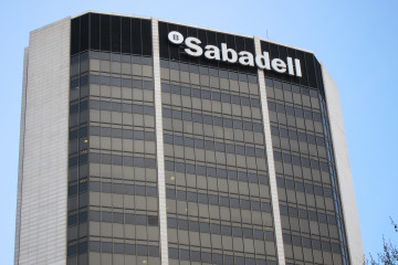 Archivo - Sede de Banco Sabadell en Barcelona