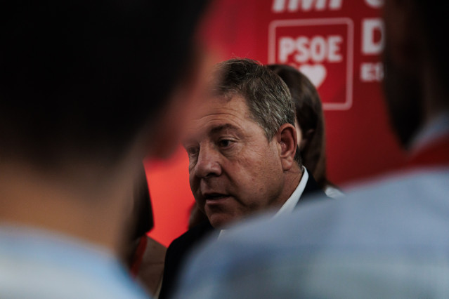Archivo - El presidente de Castilla-La Mancha, Emiliano García-Page, a su salida de la reunión del Comité Federal del PSOE, en la sede federal del PSOE, a 7 de septiembre de 2024, en Madrid (España). Sánchez ha presidido hoy la reunión del Comité Federal