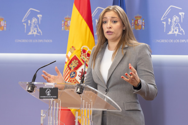 La portavoz del PP en el Congreso, Ester Muñoz, durante una rueda de prensa posterior a la Junta de Portavoces, en el Congreso de los Diputados, a 7 de octubre de 2025, en Madrid (España).