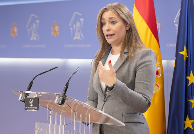 La portavoz del PP en el Congreso, Ester Muñoz, durante una rueda de prensa posterior a la Junta de Portavoces, en el Congreso de los Diputados, a 7 de octubre de 2025, en Madrid (España).