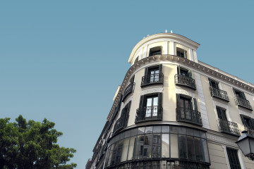 Fachada del número 1 de la calle Velarde, en el centro de Madrid.