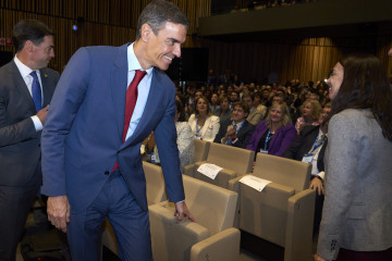 Pedro Sánchez e Imanol Pradales, participan  en la jornada inaugural la Cumbre Global de la Alianza de Gobierno Abierto en Vitoria.