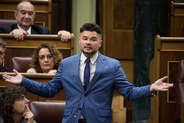 Archivo - El portavoz de ERC en el Congreso, Gabriel Rufián, interviene durante una sesión de control al Gobierno, en el Congreso de los Diputados, a 18 de junio de 2025, en Madrid (España).