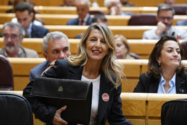 La vicepresidenta segunda del Gobierno y ministra de Trabajo y Economía Social, Yolanda Díaz, durante una sesión de control al Gobierno, en el Senado, a 7 de octubre de 2025, en Madrid (España).