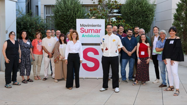 Imagen de la ejecutiva de Movimiento Sumar Andalucía, con sus coordinadores, Esperanza Gómez Corona y Raúl García, en primer término. (Foto de archivo).