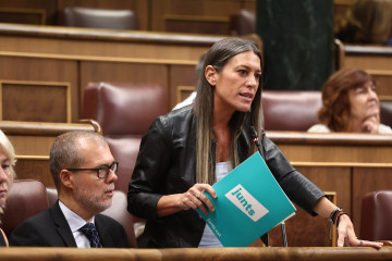 La portavoz de Junts en el Congreso, Miriam Nogueras, interviene durante una sesión de control al Gobierno en el Congreso de los Diputados, a 17 de septiembre de 2025, en Madrid (España).