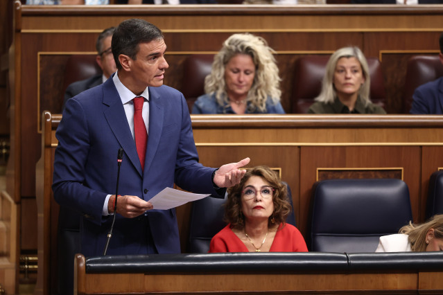 El presidente del Gobierno, Pedro Sánchez, interviene durante una sesión de Control al Gobierno, en el Congreso de los Diputados, a 7 de octubre de 2025, en Madrid (España)