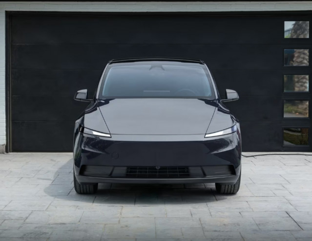 Tesla lanza dos versiones 'baratas' del Model Y y del 3 con precios de 39.990 y 36.990 dólares.