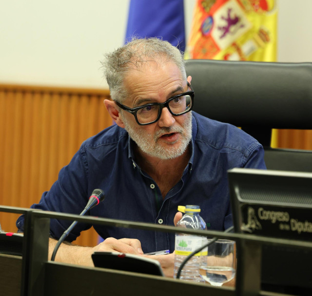 Archivo - El portavoz de la Comisión de Sanidad del grupo parlamentario Sumar, Rafael Cofiño, durante el acto de presentación del VII Barómetro EsCrónicos, en el Congreso de los Diputados, a 22 de noviembre de 2024, en Madrid (España).