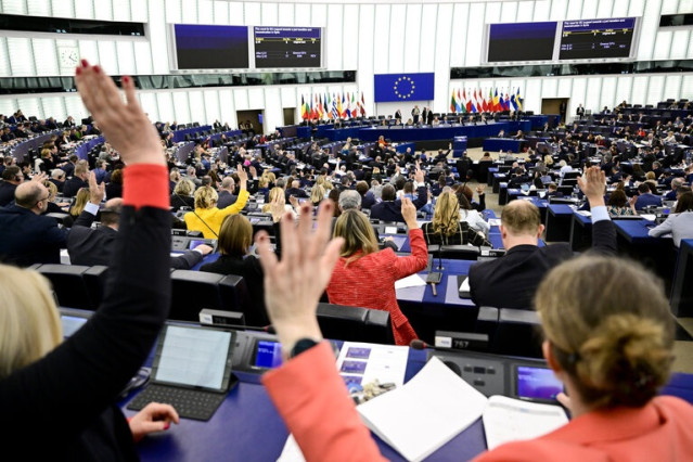 Archivo - Votación en el Pleno de Estrasburgo.