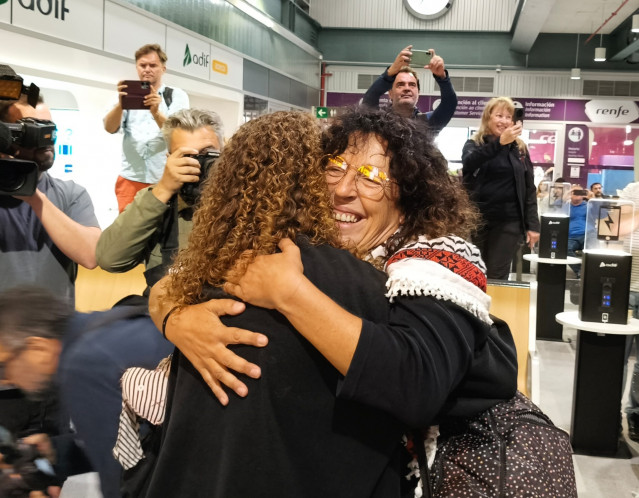La activista Sandra Garrido llega a Santiago y refuerza la convocatoria a una 