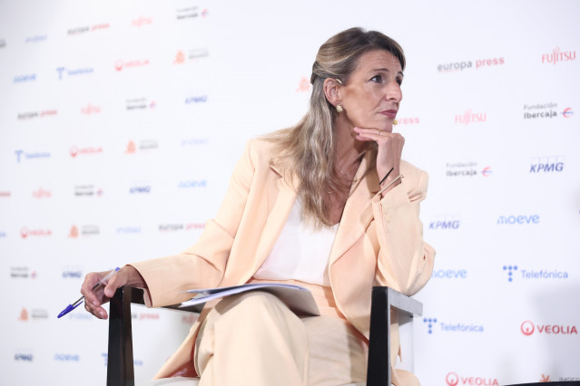 La vicepresidenta segunda del Gobierno y ministra de Trabajo y Economía Social, Yolanda Díaz, participa en el desayuno informativo de Europa Press este jueves en Madrid.