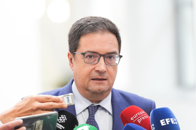 El ministro para la Transformación Digital y de la Función Pública, Óscar López, atiende a los medios de comunicación a su llegada a la IX Cumbre Global de la Alianza de Gobierno Abierto