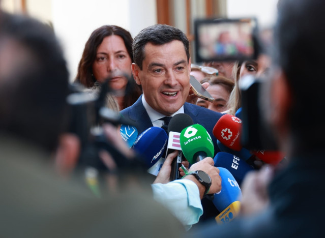 El presidente de la Junta de Andalucía, Juanma Moreno, este jueves en el Parlamento