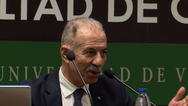El embajador del Estado de Palestina en España, Husni Abdel Wahed, imparte la ponencia 'El Estado de Palestina: un derecho que se debe implementar' en la Facultad de Comercio y Relaciones Laborales de la Universidad de Valladolid