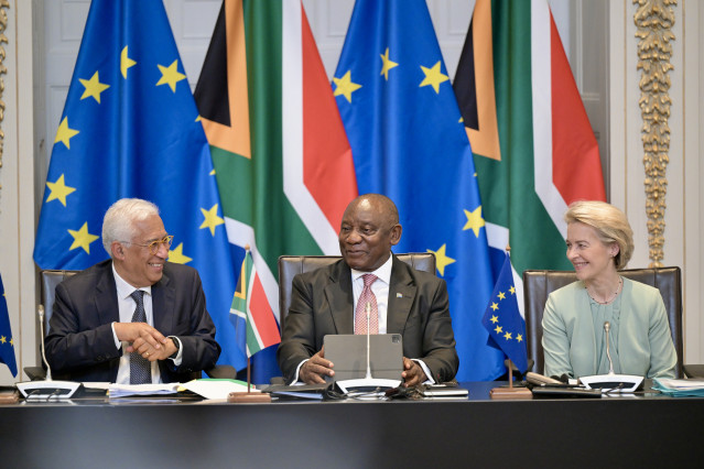 Archivo - El presidente del Consejo, Antonio Costa, el presidente de Sudáfrica, Ciryl Ramaphosa, y la presidenta de la Comisión Europea, Ursula von der Leyen, en la cumbre en Ciudad del Cabo.